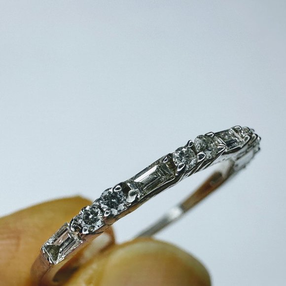 14K white gold 0.6ct E/VS1 Baguette Round Brilliant Diamond band sz6 1.5gm - Picture 7 of 8